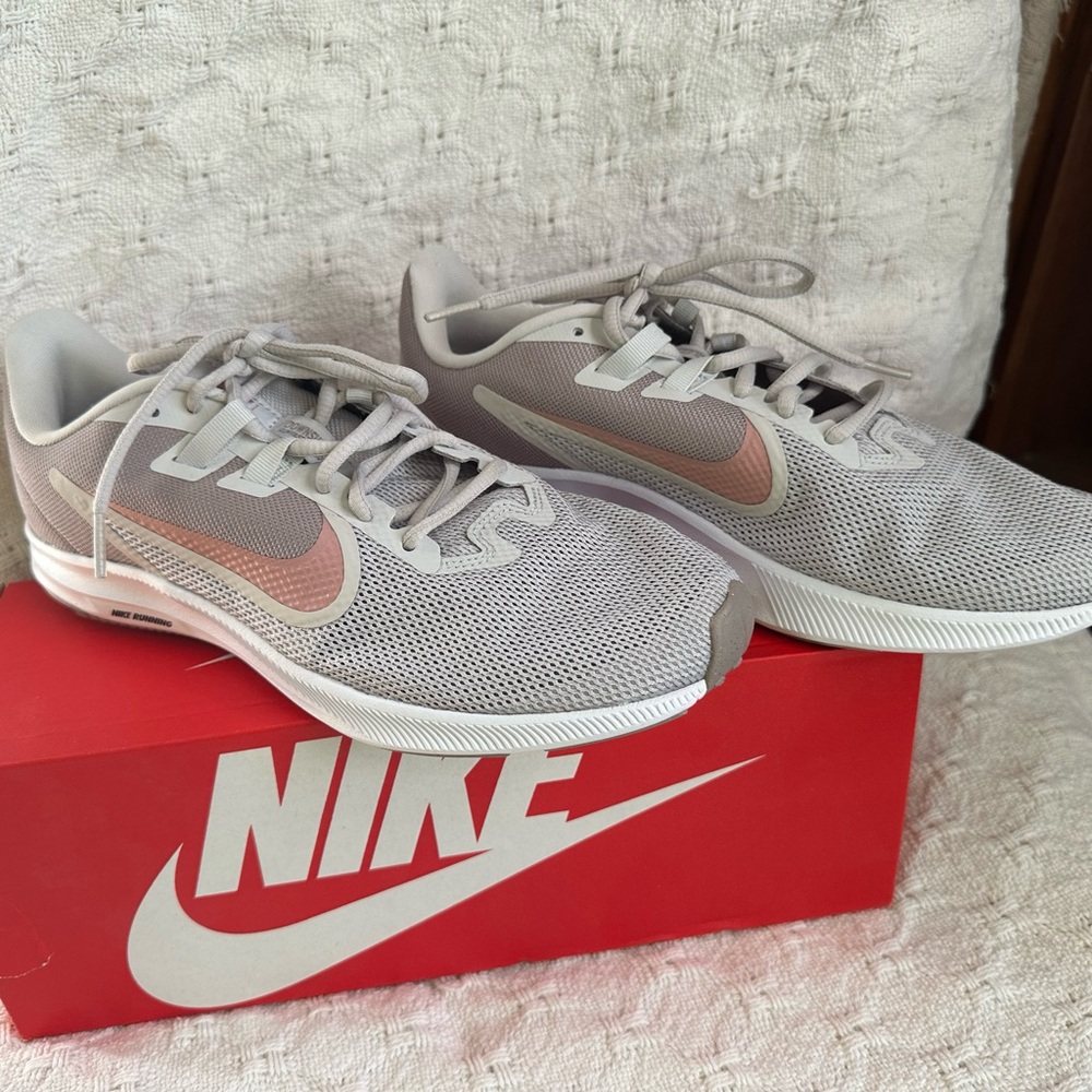 Nike beige and Soft Pink Running Shoes size 10 womens